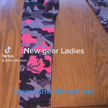 Load and play video in Gallery viewer, Pink camo yoga pants
